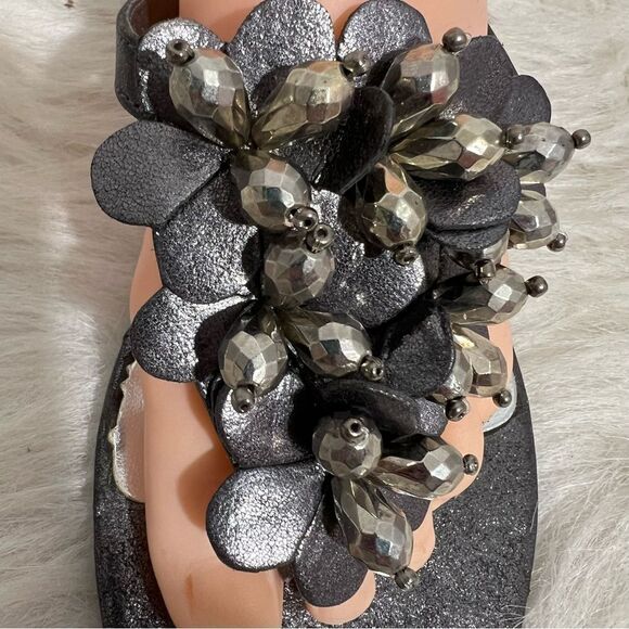 Kenneth Cole Reaction Love Story Women's Gray Beaded Sandals -- 9.5 - Picture 4 of 8